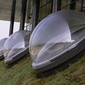 Lire la suite à propos de l’article Qu’est-ce qu’un skydome ? Avantages pour les bâtiments résidentiels et industriels